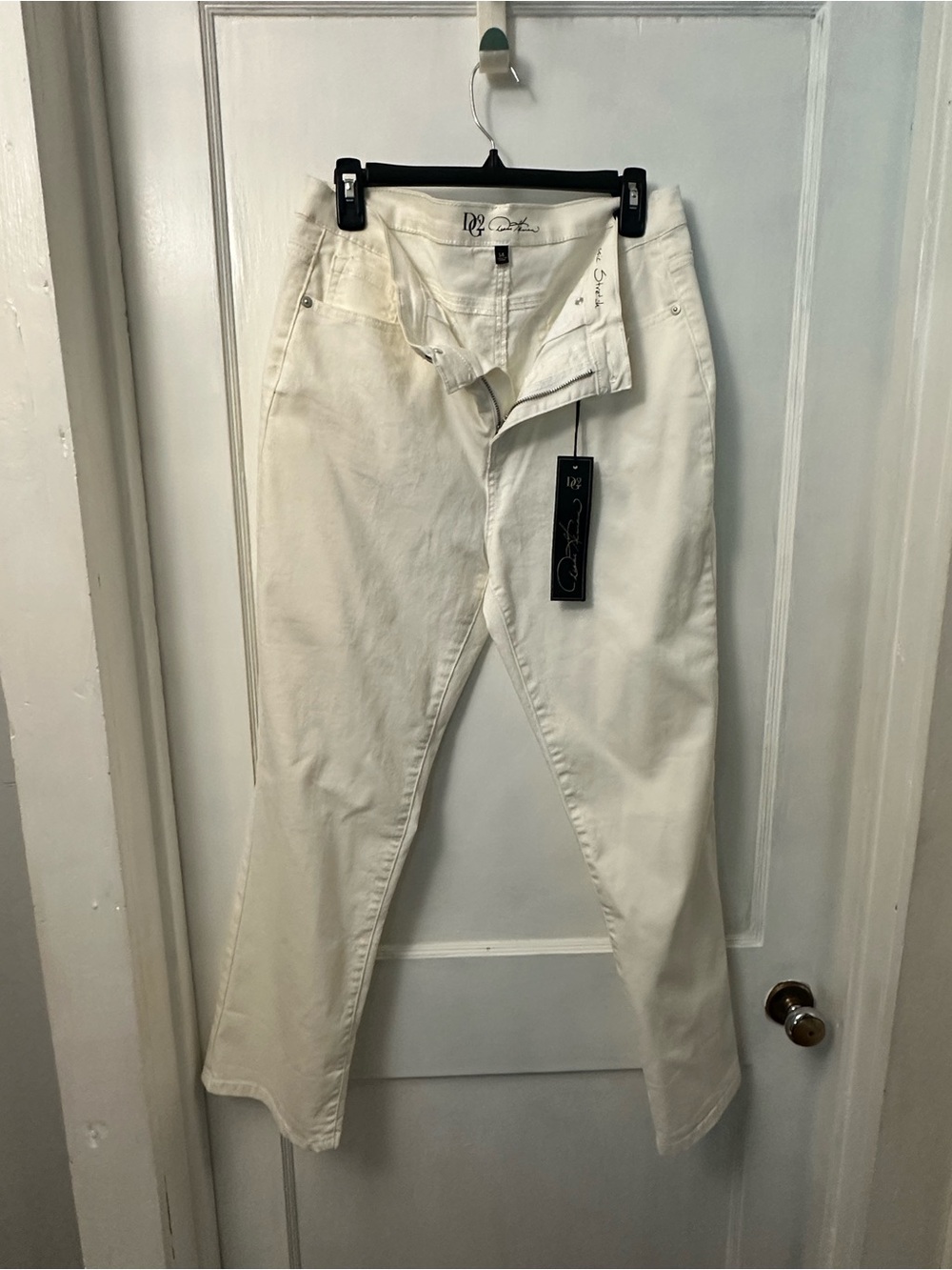 DP Signature White Straight-Leg Jeans